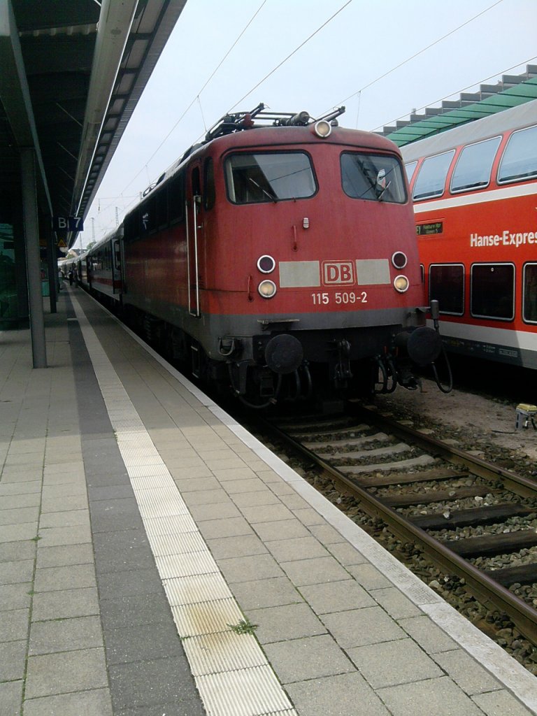 115 509-2 mit IC1861 von Hamburg-Altona Richtung Seebad Heringsodrf im Rostocker Hbf.(13.08.10)