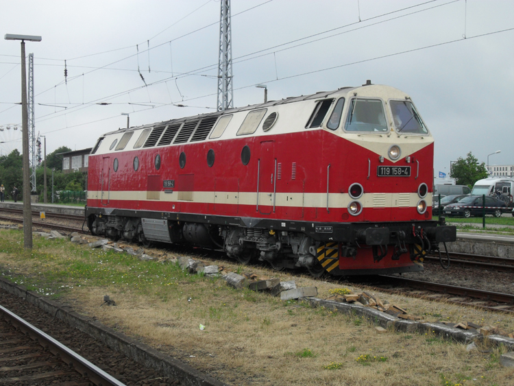 119 158-4 beim Rangieren im Bahnhof Warnemnde.(07.08.10)