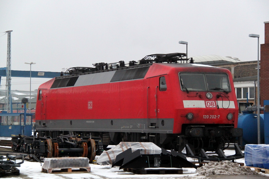 120 202-7 abgestellt im BW Rostock Hbf.17.02.2013