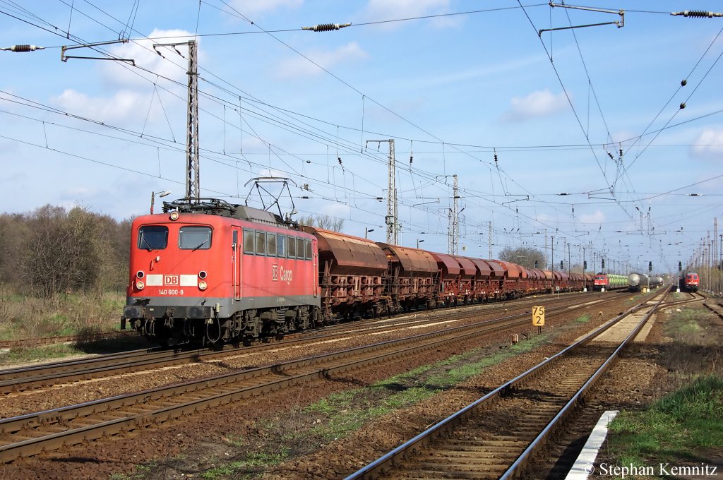 140 600-8 mit Waggons des Typ´s Tds und Tadgs in Priort in Richtung Marquardt unterwegs. 05.04.2011