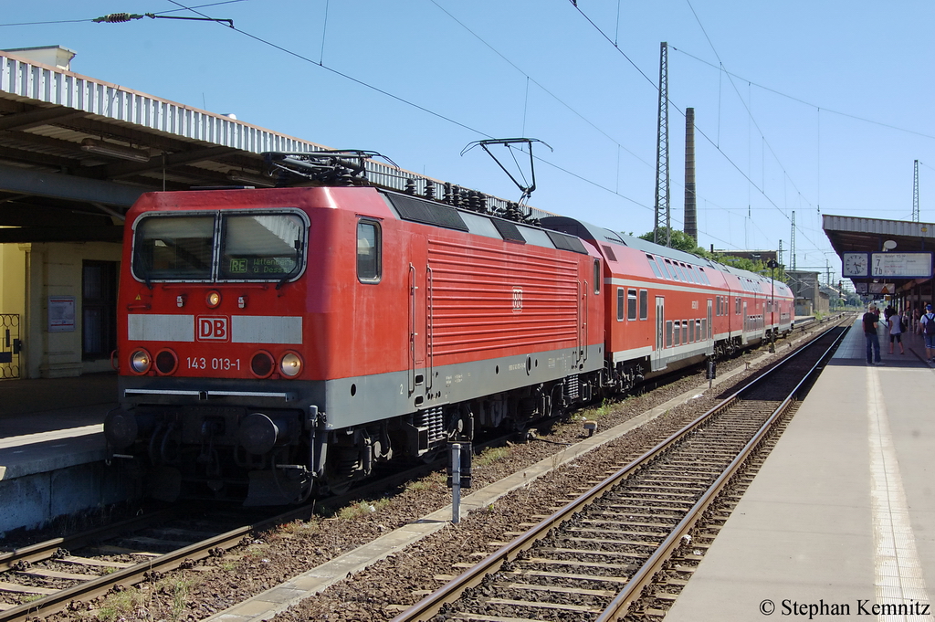 143 013-1 mit der RE15 (RE 17737) nach Lutherstadt Wittenberg in Magdeburg. 27.06.2011