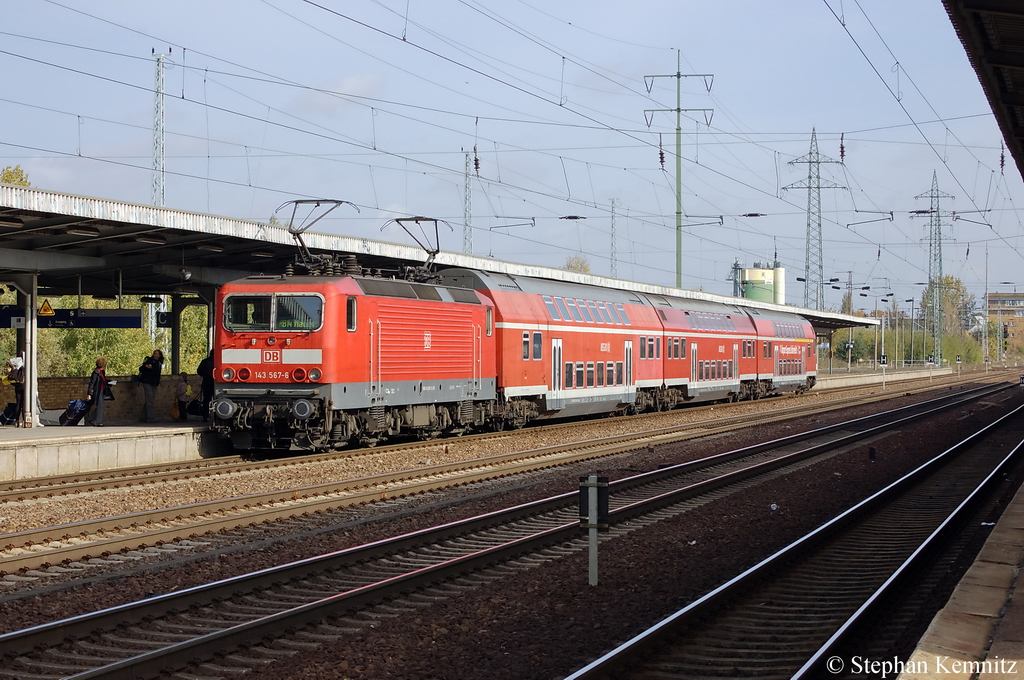 143 567-6 DB Regio AG - Region Nordost mit der RB14 (RB 18916) von Senftenberg nach Nauen in Berlin-Schnefeld Flughafen. 19.10.2011