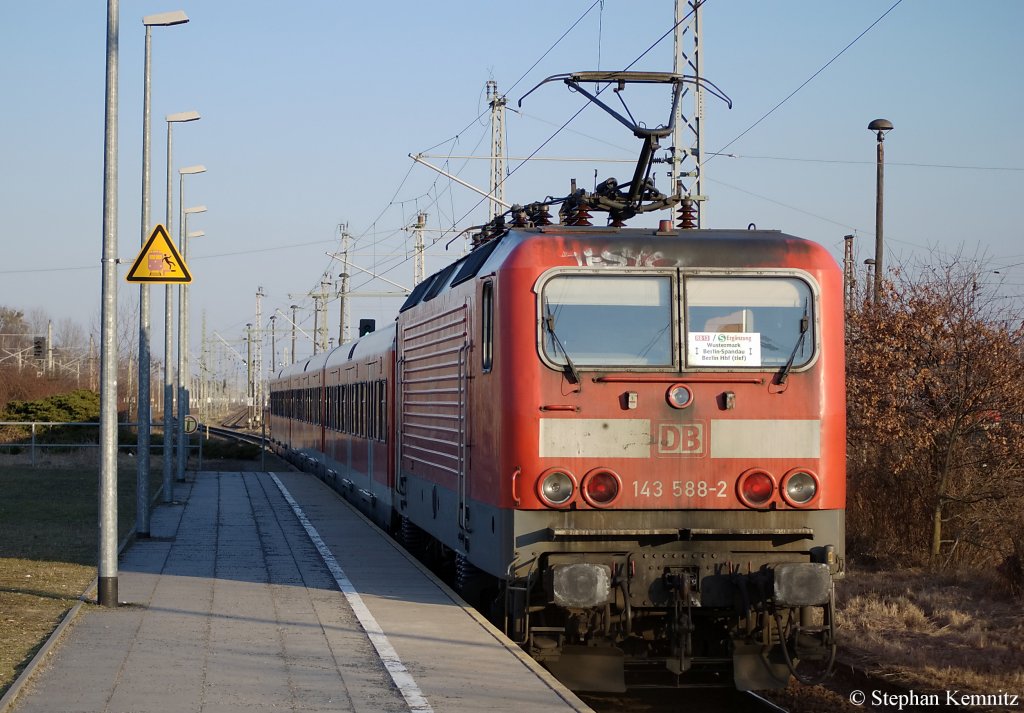 143 588-2 mit der RB13 (RB 28862) nach Berlin Hbf(tief) in Elstal. 21.02.2011 