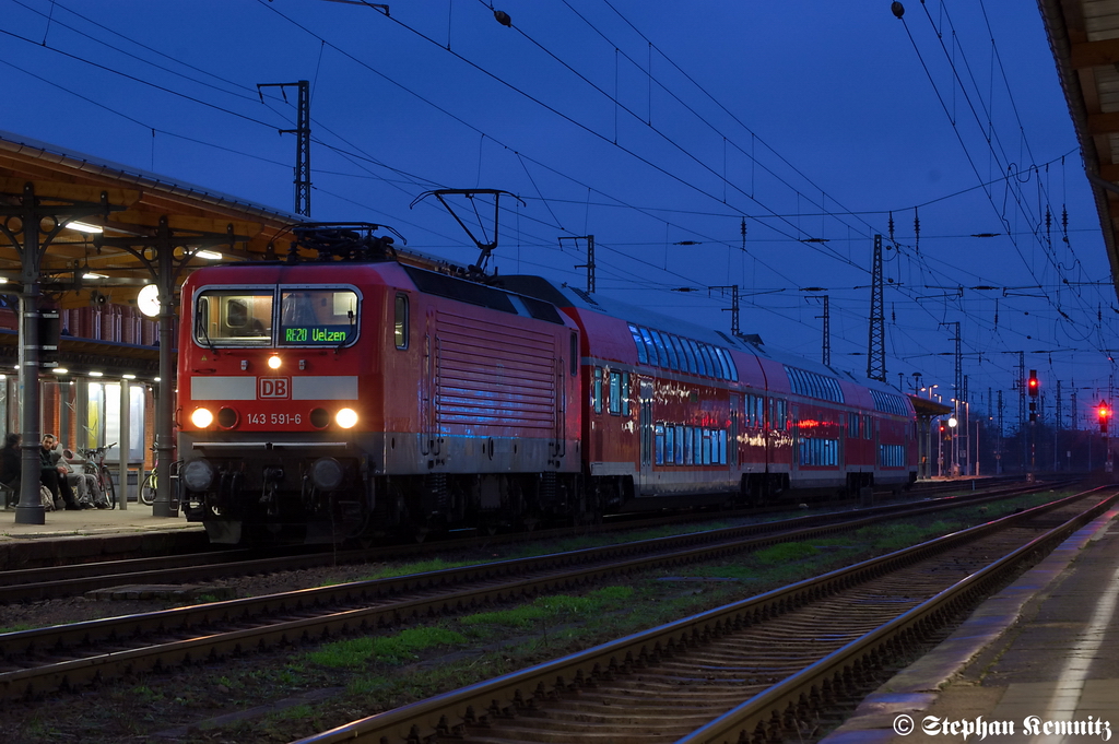 143 591-6 mit dem RE20 (RE 17714) von Halle(Saale) Hbf nach Uelzen in Stendal. 11.01.2012