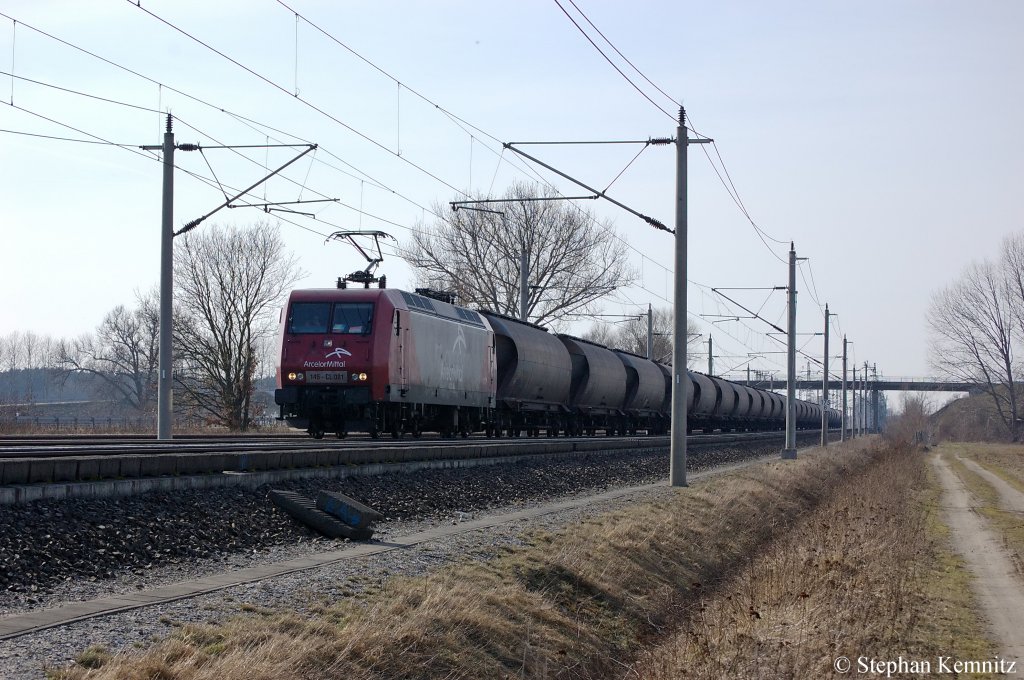 145 - CL 001 (145 081-6) von der Arcelor-Mittal mit Steinkohlenstaub Kesselzug zwischen Growudicke und Rathenow in Richtung Rathenow unterwegs. 21.03.2011