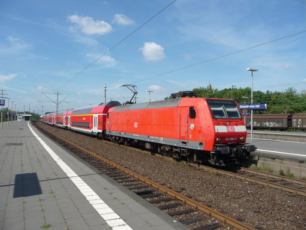 146 006 verl�sst den Gelsenkirchener Hauptbahnhof. 20.08.2011
RE2 -> M�nster Hauptbahnhof