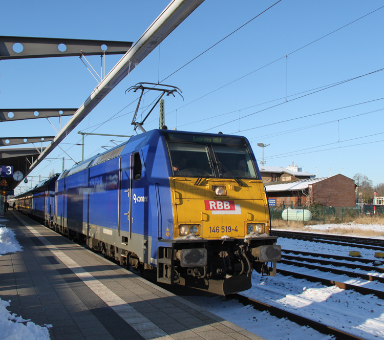 146 519-4+146 522-8+InterConnex 68904 von Warnemnde nach Leipzig Hbf kurz vor der Ausfahrt im Rostocker Hbf.30.01.2012