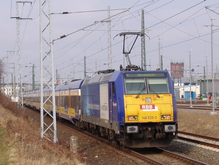 146 520-2 mit InterConnex 68903 von Leipzig Hbf Richtung Warnemnde kurz vor der Einfahrt im Rostocker Hbf.(16.03.2011)