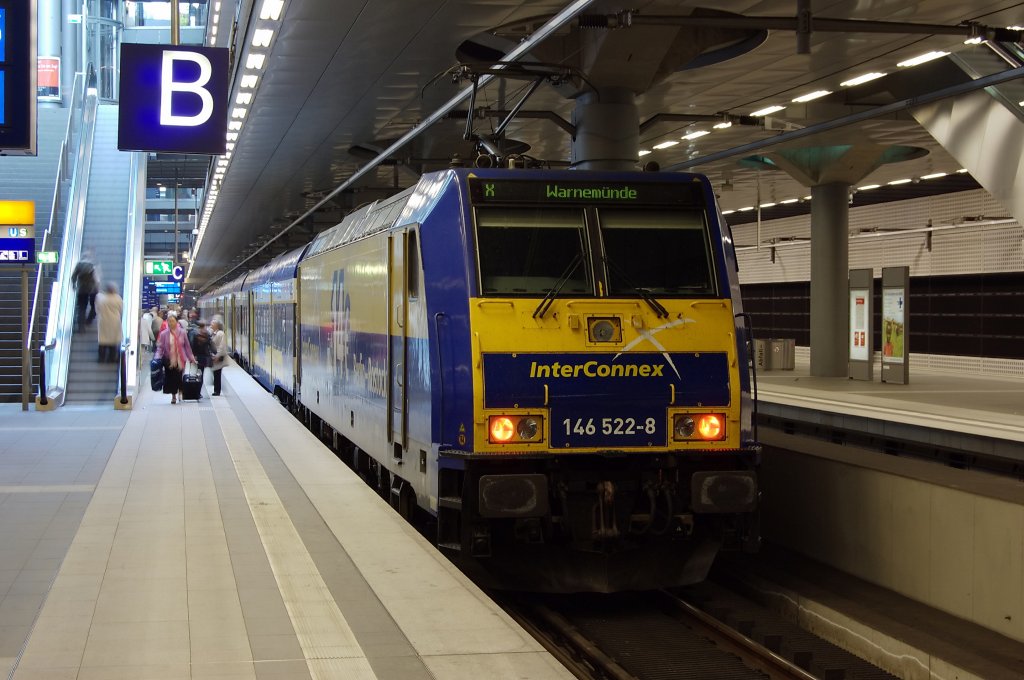 146 522-8 der InterConnex als X 80003 nach Warnemnde im Berlin Hbf.(tief). 29.04.2010