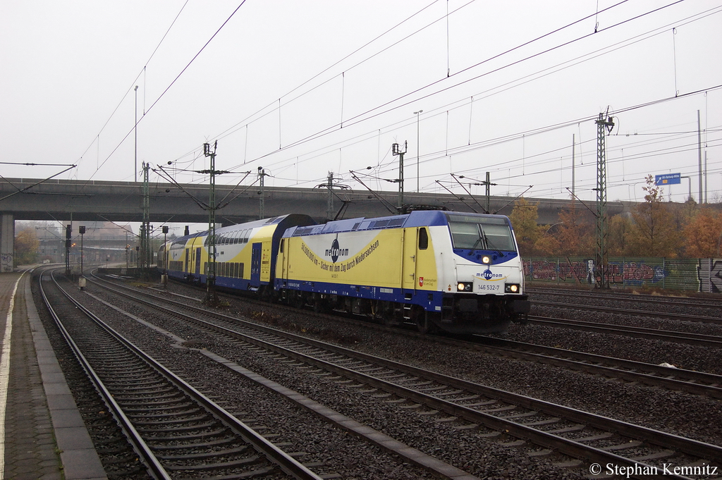 146 532-7  Seevetal-Meckelfeld  mit dem metronom regional (MEr81908) von Hamburg Hbf nach Bremen Hbf bei der Ausfahrt in Hamburg-Harburg. 10.11.2011