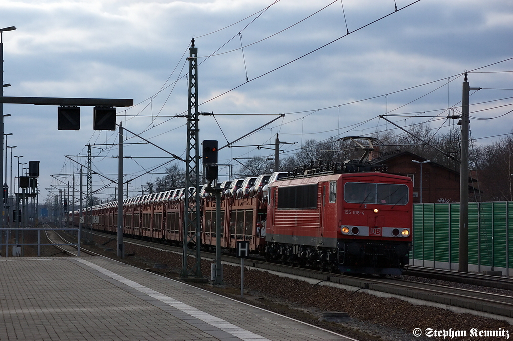 155 108-4 mit einem Toyota/Lexus Autotransportzug in Rathenow in Richtung Wustermark unterwegs. 22.02.2012