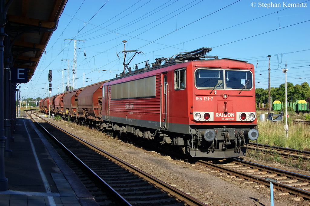 155 121-7 mit einem Tanoos Ganzzug aus Zielitz in Stendal. 27.06.2011