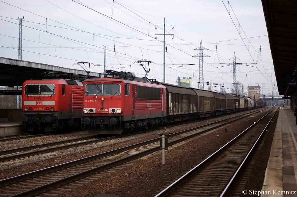 155 135-7 mit einem GZ in Berlin Schnefeld Flughafen in Richtung Genshagener Heide unterwegs. 10.02.2011