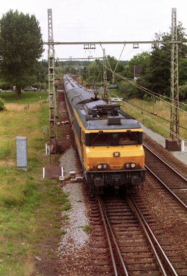 1634 mit Intrcity nach Eindhoven fotografiert in Boxtel am 25-06-1993.
