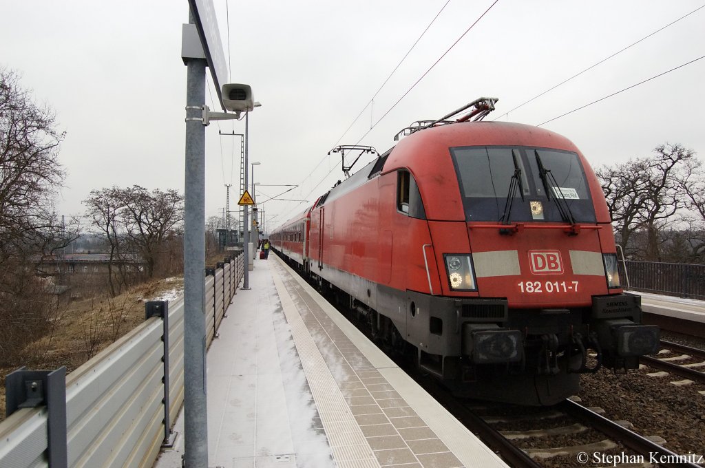 182 011-7 mit dem RE10 (RE 18460) nach Leipzig Hbf in Falkenberg(Elster). 19.02.2011