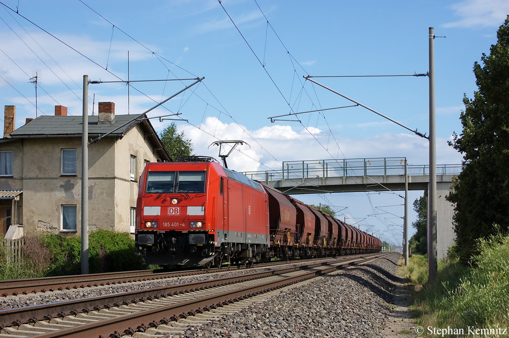 185 401-4 mit Tanoos Ganzzug in Vietznitz Richtung Friesack(Mark) unterwegs. 27.07.2011