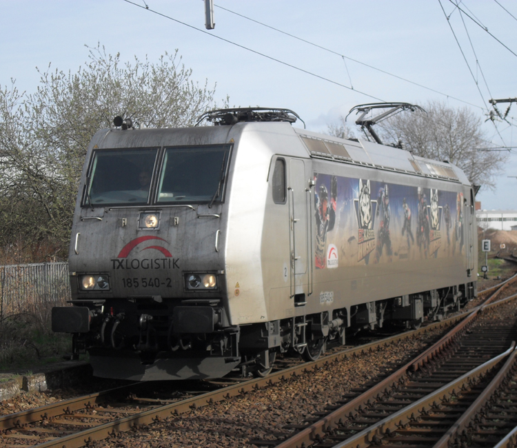 185 540-2 von TXLogistik beim Rangieren im Bahnhof Rostock-Bramow.(07.04.2011)  