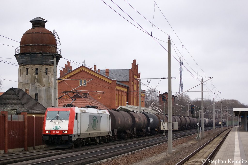 185 649-1 von der ITL mit Kesselzug in Rathenow in Richtung Stendal unterwegs. 18.03.2011