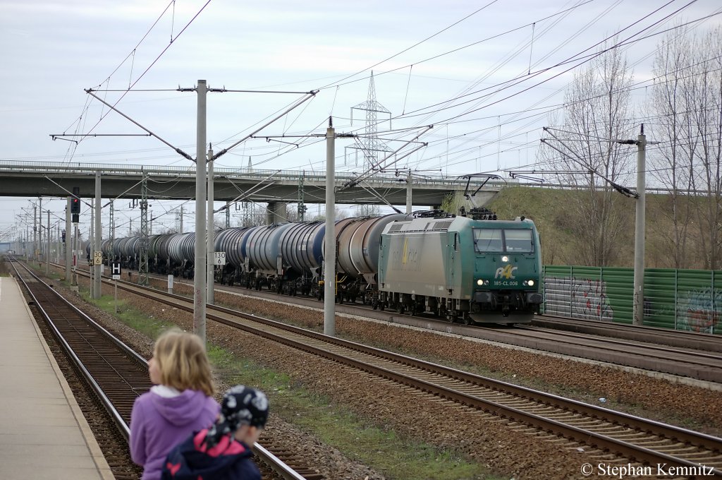 185-CL 006 (185 506-3) Captrain mit Kesselzug in Wustermark in Richtung Berlin Spandau unterwegs. 05.04.2011