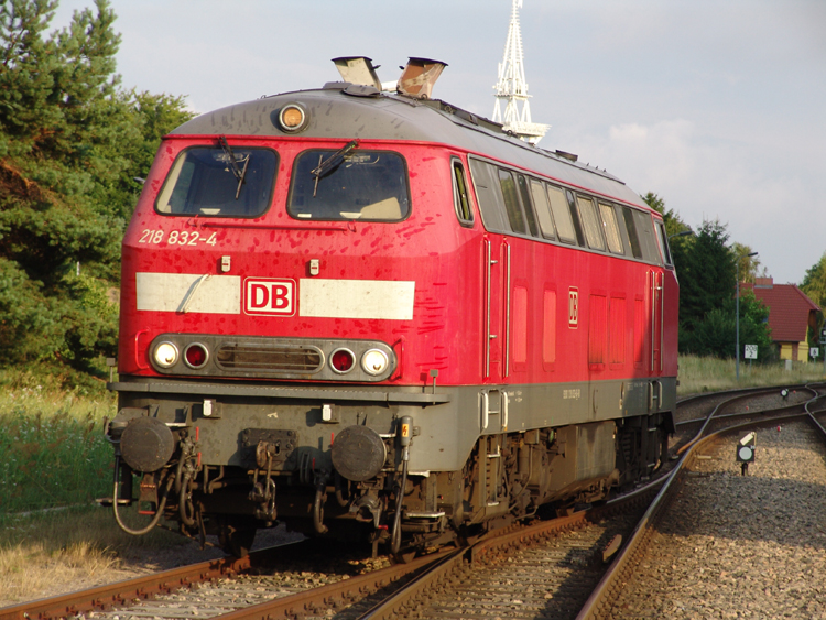 218 832-4 beim Rangieren im Bahnhof Seebad Heringsdorf.(06.08.10)