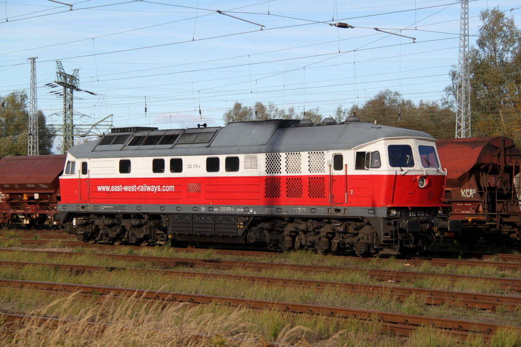 232 079-4 steht als Leerfahrt im Haltepunkt Rostock-Hinrichsdorfer Str.26.10.2012