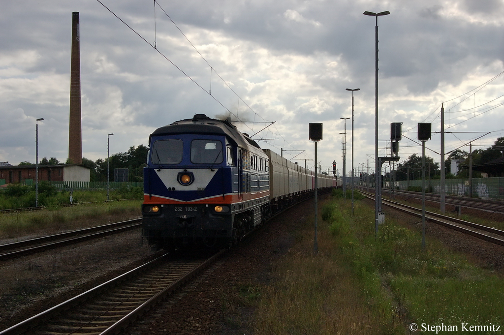 232 103-2 Raildox ex DR 132 103-3 mit leeren Hackschnitzelzug in Rathenow Richtung Wustermark unterwegs. 14.07.2011