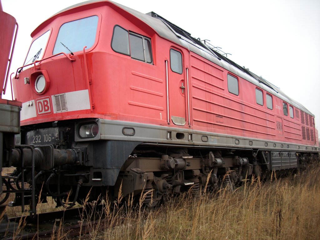 232 106-5 ex.Bh Nrnberg am 24.Januar 2009 in Mukran West.Zur Verschrottung vorgesehen.