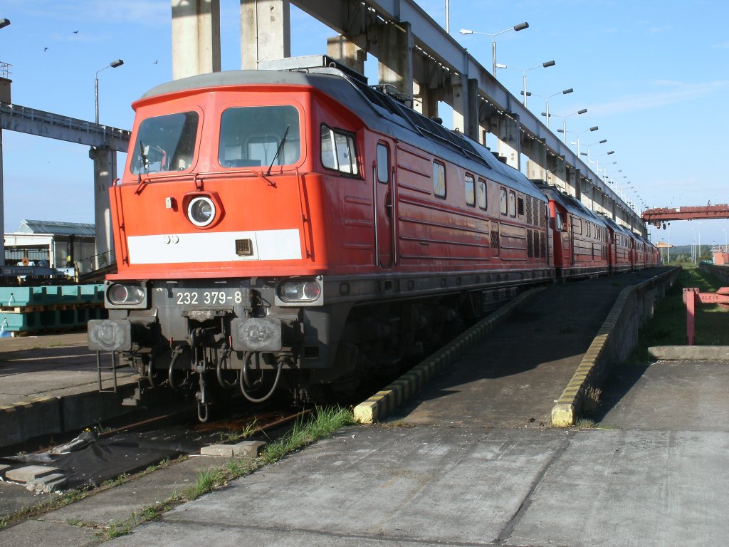 232 379-2 wurde am 11.September 2012 von Seddin zum Abstellen nach Mukran gebracht.Aufnahme am 30.September 2012.