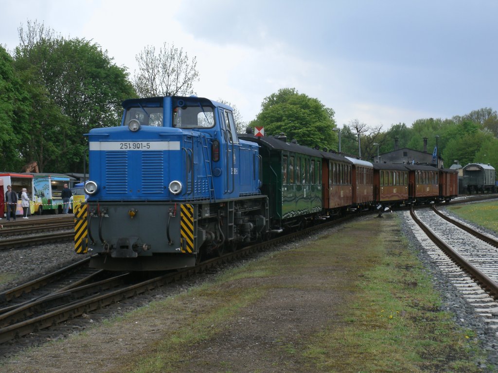 251 901-5 stellte,am 12.Mai 2013,den Traditionszug in Putbus ab.