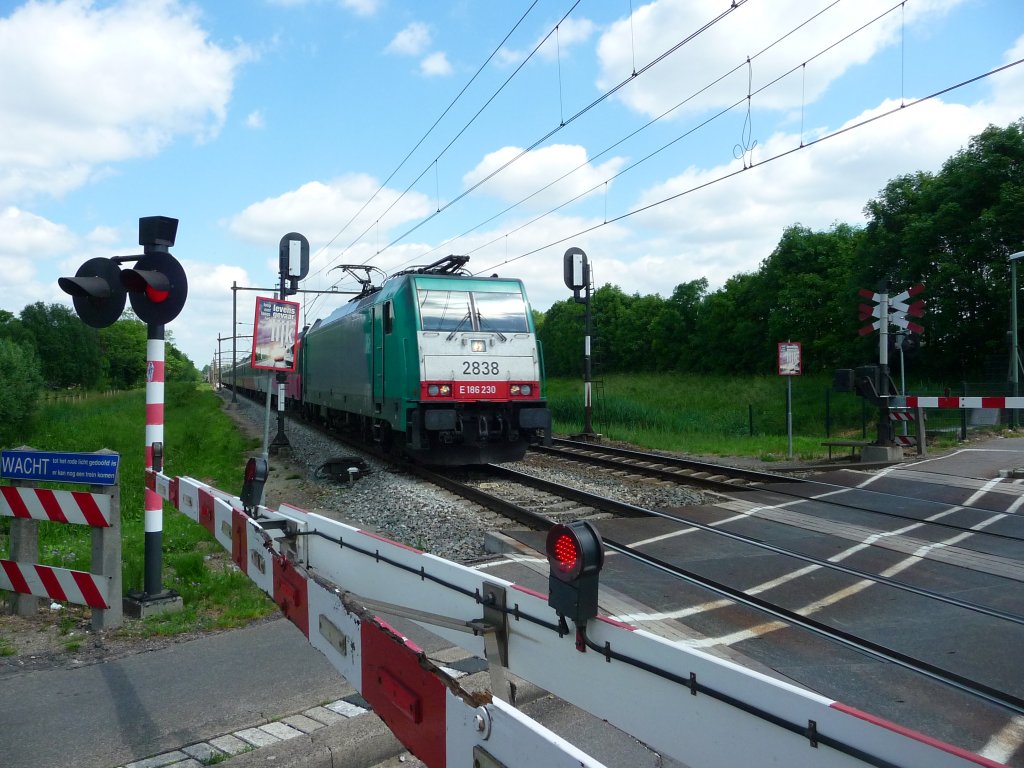 2838 (E186 230) der SNCB am 02.06.2012 in Dordrecht-Zuid.