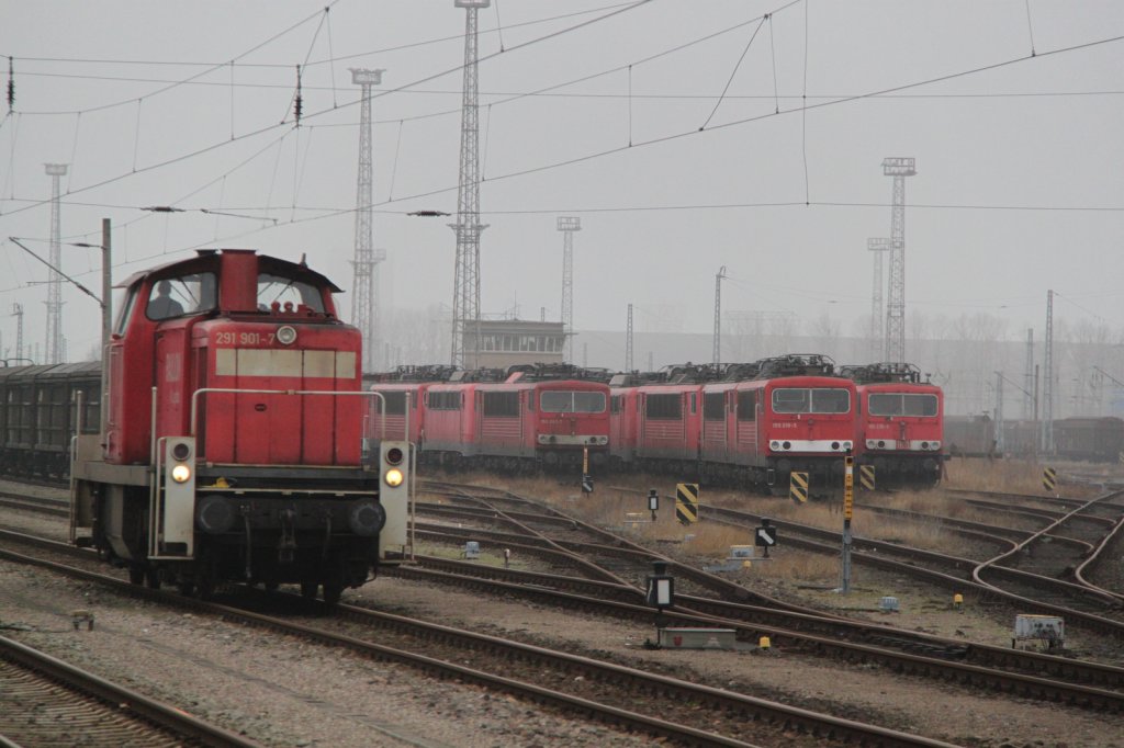 291 901-7 und die Lokreihe in Rostock-Toitenwinkel.01.03.2012