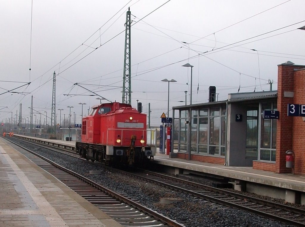 298 318 am 19.Januar 2011 Lz von Stralsund nach Mukran in Bergen/Rgen.