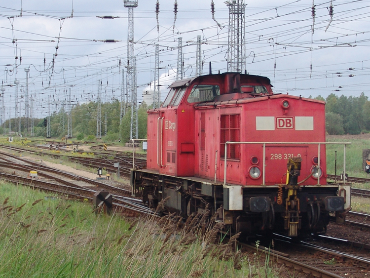 298 331-0 beim Rangieren im Bahnhof WRS am 20.05.06