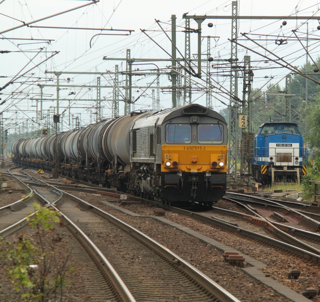 3 650 015-2 mit Kesselwagen auf dem Weg zum lhafen bei der Durchfahrt im Bahnhof Hamburg-Harburg.28.07.2012