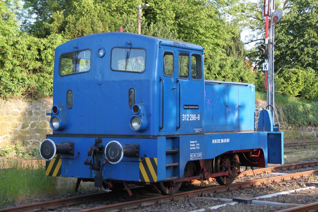 312 286-8 der Warener Eisenbahnfreunde stand am Morgen des 26.05.2012 im Bahnhof Karow(Meckl)abgestellt.