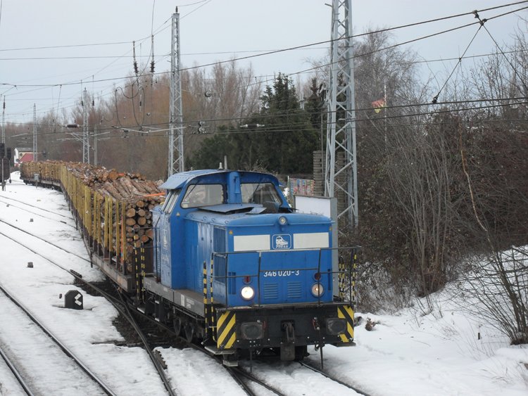 346 020-3 fhrt momentan fr den Rostocker Fracht-und Fischereihafen.Aufgenommen am 24.02.10 im Bahnhof Rostock-Bramow.