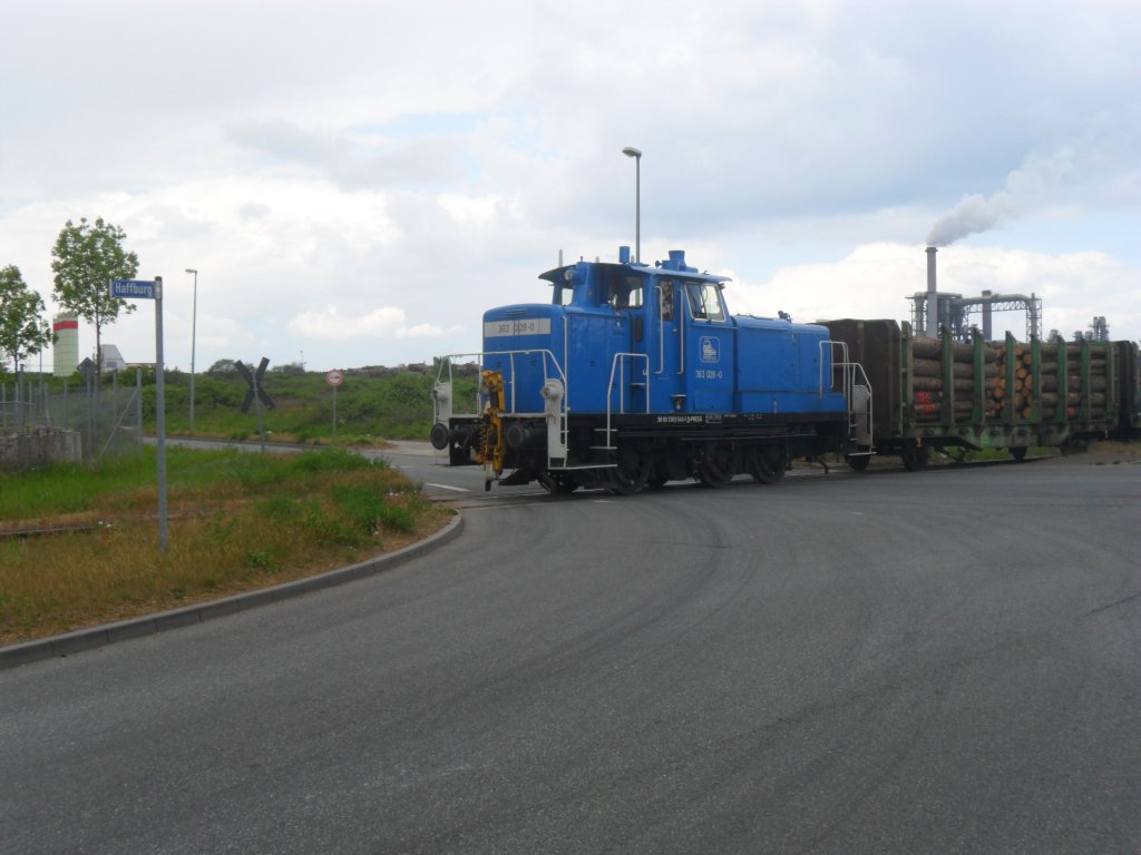 363 028 im Wismarer Hafen am 13.5.2011