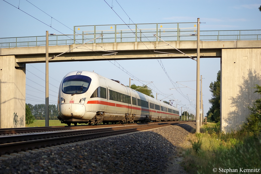 411 583-8  Oberursel (Taunus)  als ICE 1508 von Leipzig Hbf nach Hamburg-Altona in Vietznitz. 16.07.2011