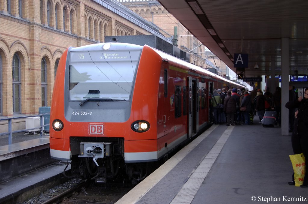 424 533/033 & 424 520/020 der S-Bahn Hannover als S5 nach Hameln in Hannover Hbf. 26.11.2010 