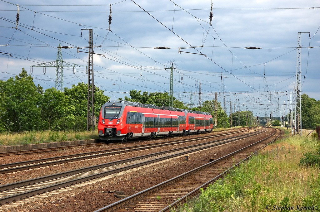 442 129/629 & 442 131/631 als RB22 (RB 28821) von Berlin-Schnefeld Flughafen nach Potsdam Griebnitzsee, bei der Einfahrt in Saarmund. 05.06.2012