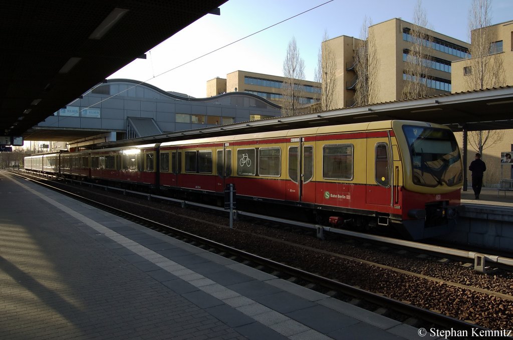 481 323-4 als S7 nach Ahrensfelde im Potsdamer Hbf. 09.04.2011