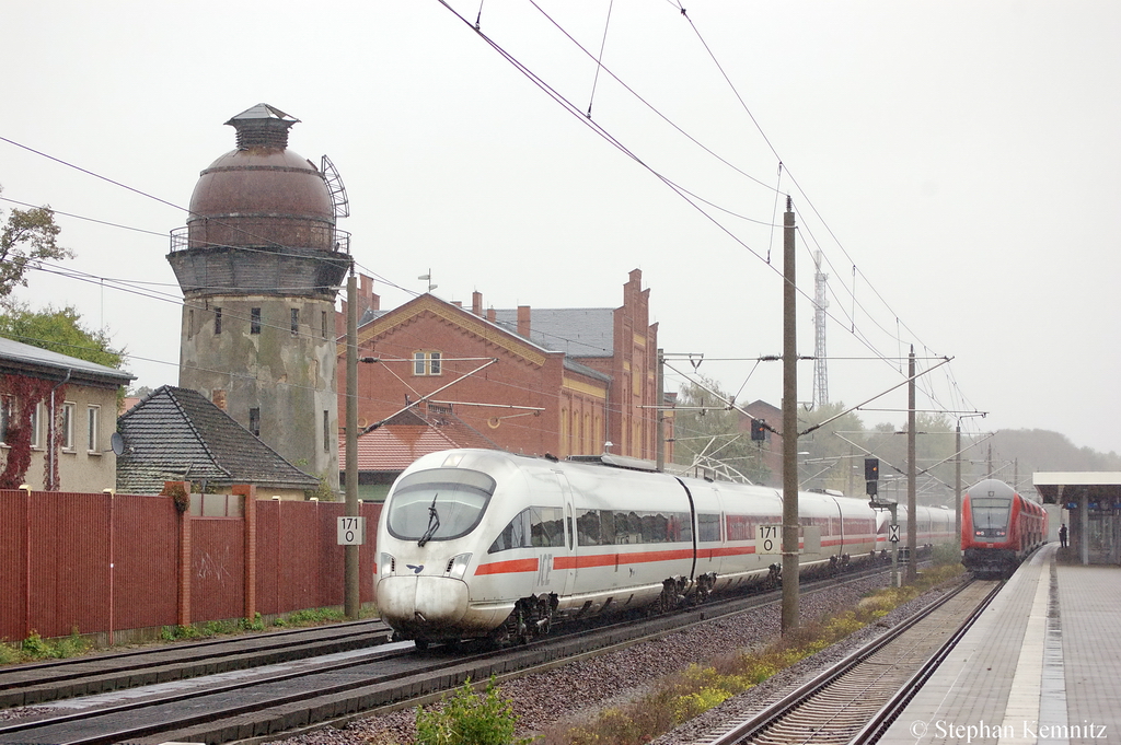 605 504-9 als ICE 380 von Berlin Ostbahnhof nach Aarhus & 605 006-5 als ICE 35 von Berlin Ostbahnhof nach Koebenhavn H. Wegen Beeintrchtigung durch Vandalismus zwischen Berlin-Spandau und Wittenberge wurden diese InterCityExpresse ber Rathenow umgeleitet. 11.10.2011