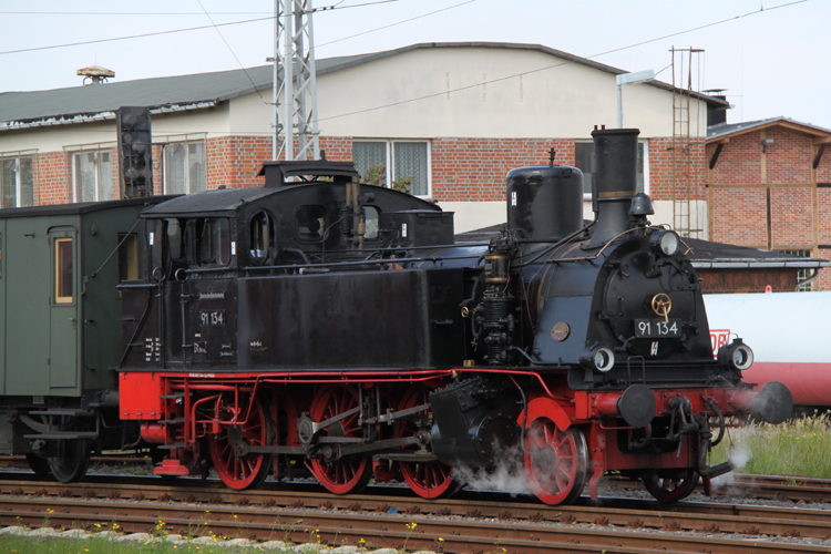 91 134 mit Sonderzug Wismar-Schwerin im Bahnhof Wismar.20.08.2011