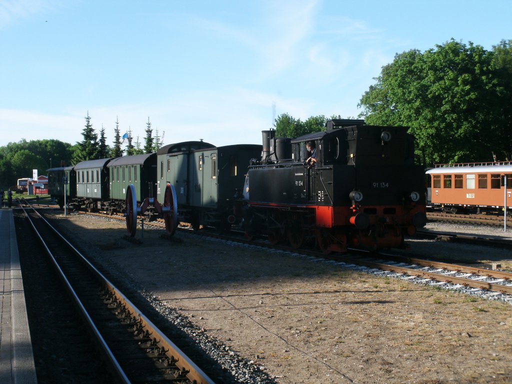 91 134 stellte am Abend,vom 04.Juni 2011,den Schweriner Traditionszug in Putbus ab.