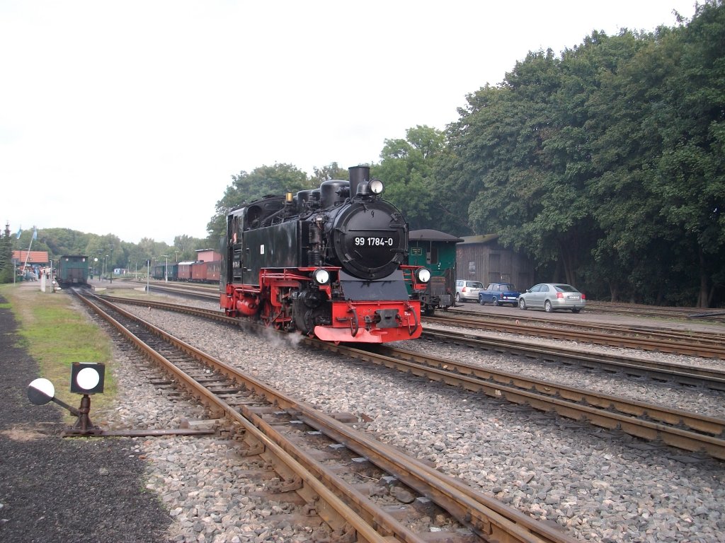 99 1784 am 13.September 2010 auf dem Weg in die Einsatzstelle Putbus.