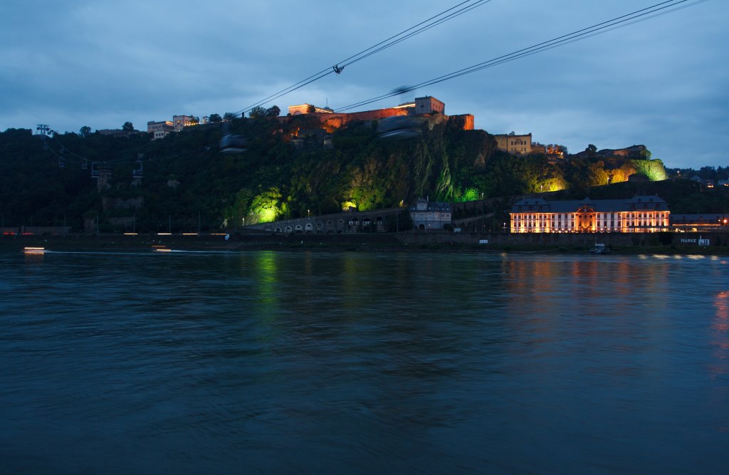 Abendlicher Blick vom Deutschen Eck auf die Festung Koblenz-Ehrenbreitstein am 13.08.2011. An diesem Tag war Rhein in Flammen. Das Foto wurde aus der Hand gemacht.