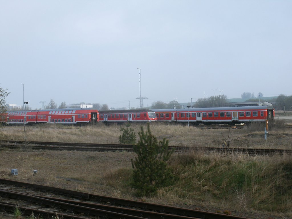 Abstellbahnhof fr ausrangierte DB-Reisezugwagen ist seit Jahren Mukran.Aufnahme am 21.April 2012.