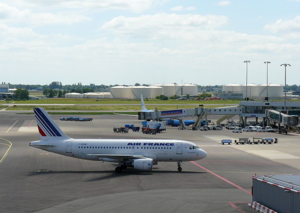 Air France Airbus A319-100 F-GRXM. Flughafen Schiphol, Amsterdam, Niederlande 03-07-2011.

Air France Airbus A319-100 geregistreerd als F-GRXM. Eerste vlucht van dit vliegtuig 17-11-2006. Schiphol Amsterdam 03-07-2011.