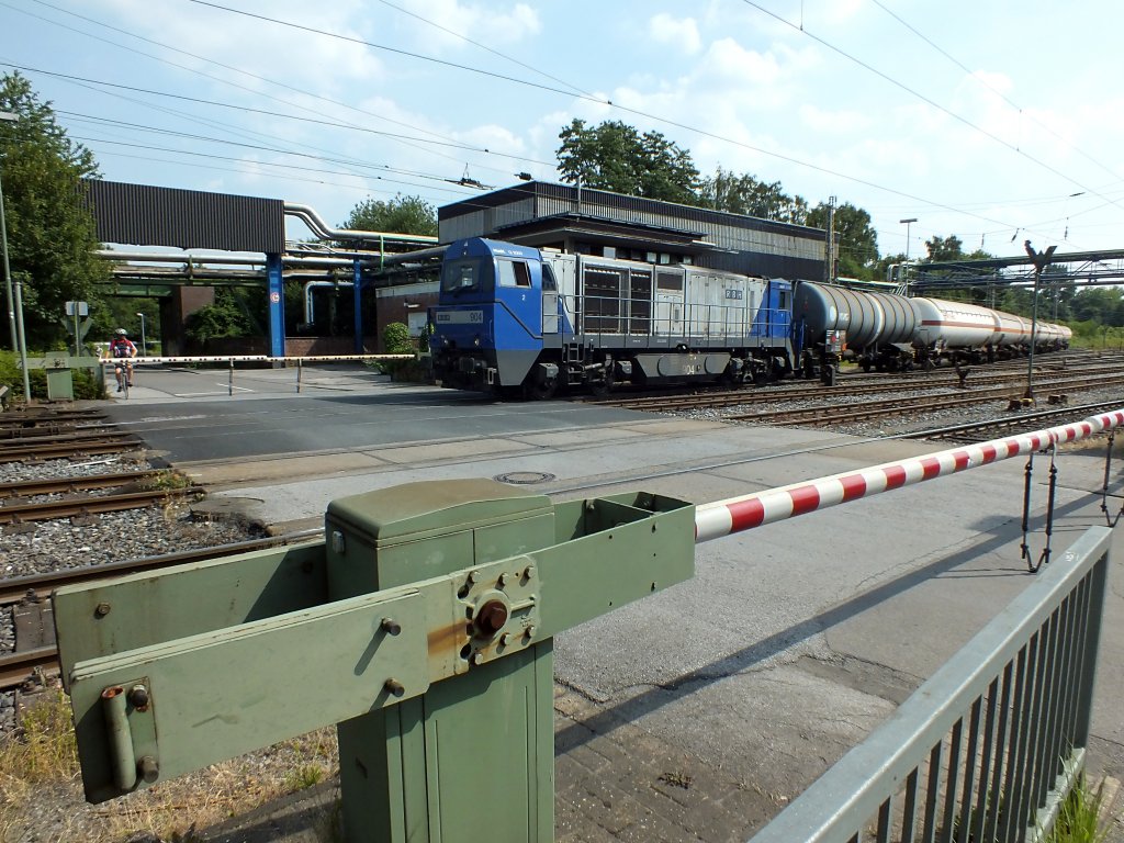 Am 16.7.13 bespannte die RBH-Lok 904 (92 80 1273 008-3 D-RBH) die nachmittgliche Bedienfahrt zu den Bottroper Chemiewerken.