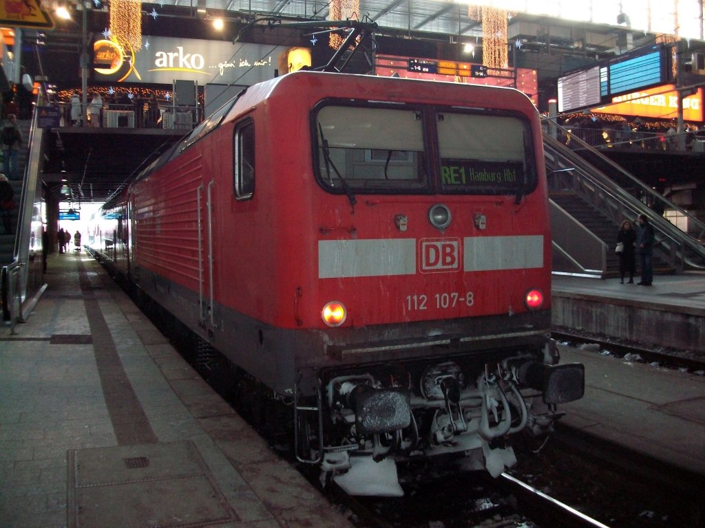 Am 18.Dezember 2010 schob uns 112 107 mit dem HanseExpress von Hamburg nach Rostock.